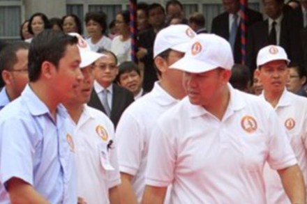  Con trai Thủ tướng Hun Sen - Hun Many - thứ hai từ phải qua. 